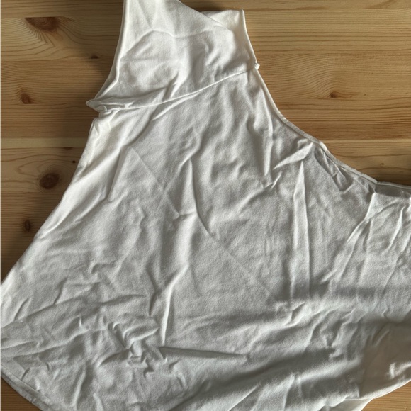 Brandy Melville Short Sleeve Bonnie Top - Picture 5 of 7